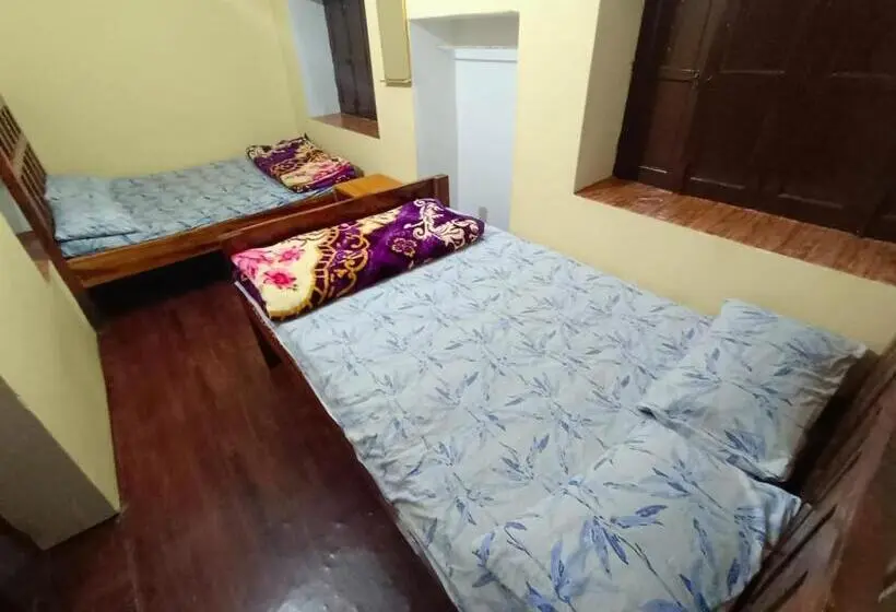Standard Neljän Hengen Huone, Sankardev Guest House D24 35