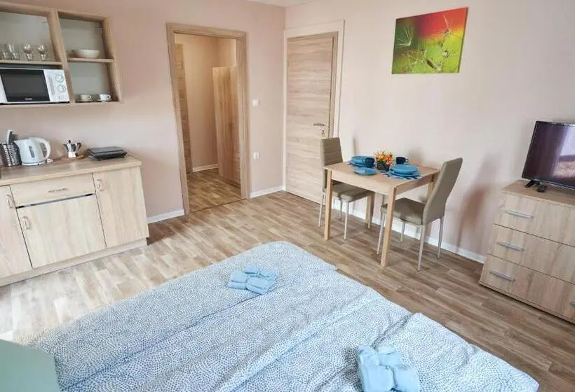 Huoneisto 1 Makuuhuone Puutarhanäkymä, Thermal Apartman   Fsz