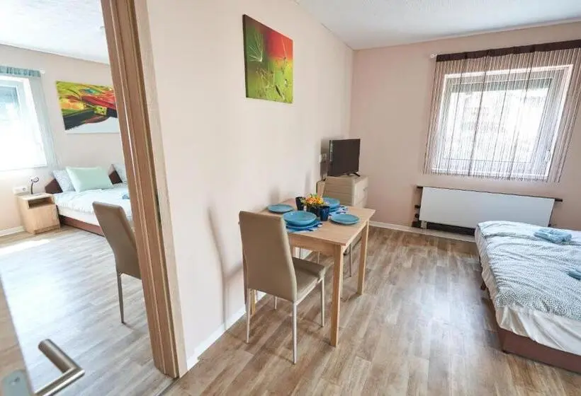 Huoneisto 1 Makuuhuone Puutarhanäkymä, Thermal Apartman   Fsz