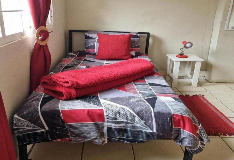 בקתת סופריור בת חדר 1, Peacevale Backpackers