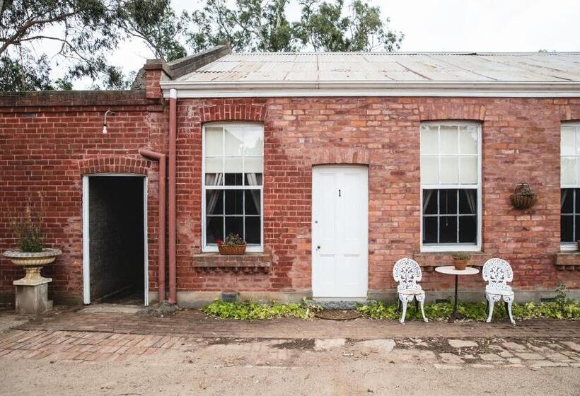 חדר סטנדרט לארבעה, Ravenswood Homestead