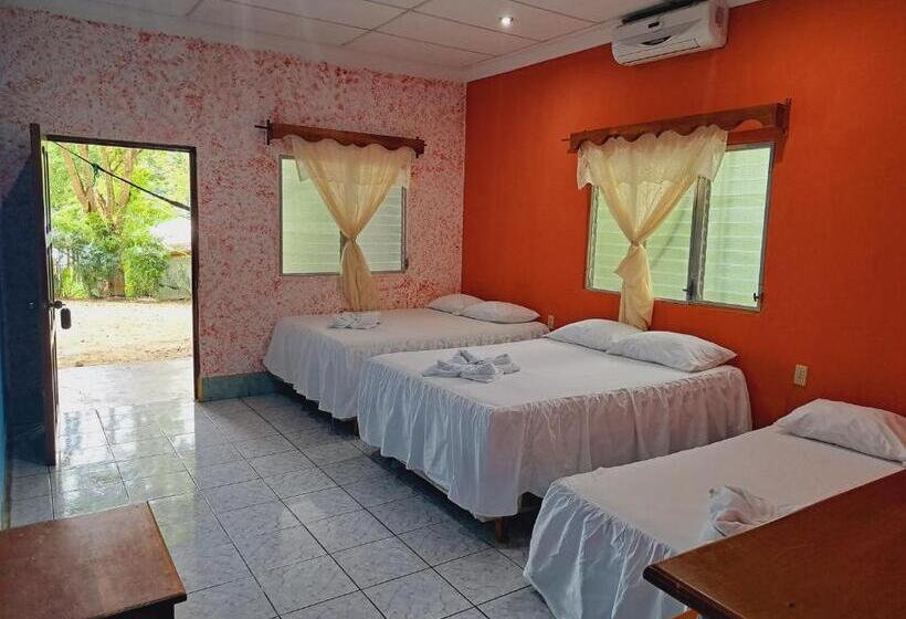 اتاق لوکس سه تخته, Ernesto Hotel & Restaurante