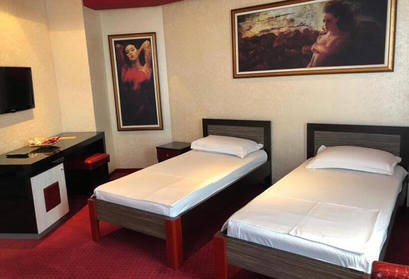 이코노미 룸, Grand Hotel Petrol