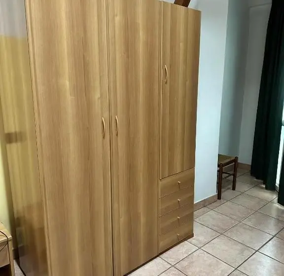 Standard Kolmen Hengen Huone, Agriturismo La Rasdora