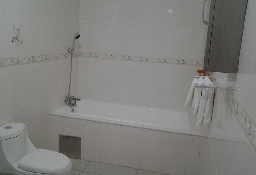 اتاق لوکس, Keeme Nao