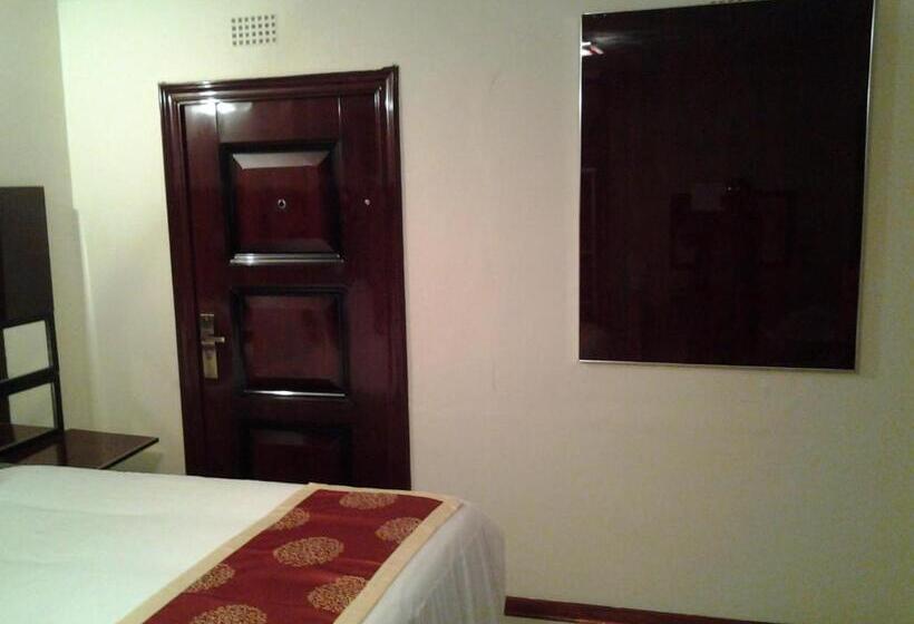 اتاق لوکس, Keeme Nao