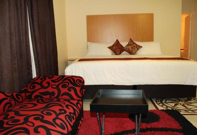 اتاق خانوادگی, Keeme Nao