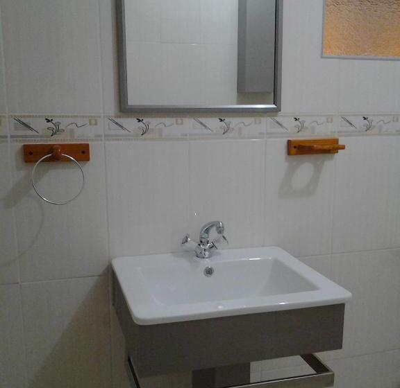 اتاق خانوادگی, Keeme Nao