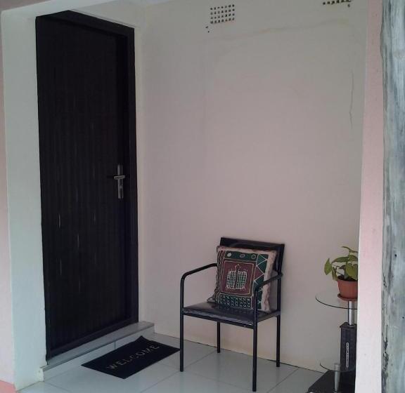 اتاق خانوادگی, Keeme Nao