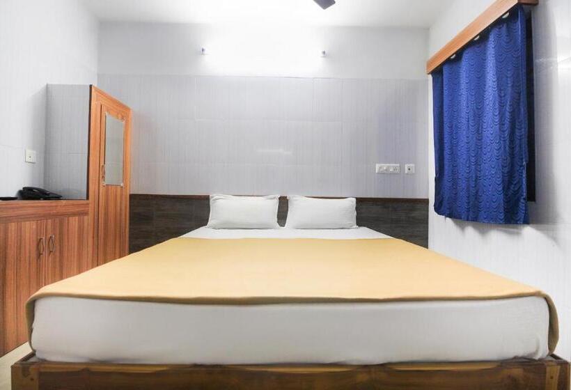 غرفة ديلوكس, Oyo 61145 Jks Deluxe Lodge