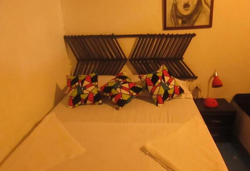 اتاق لوکس, Hostel Cattleya