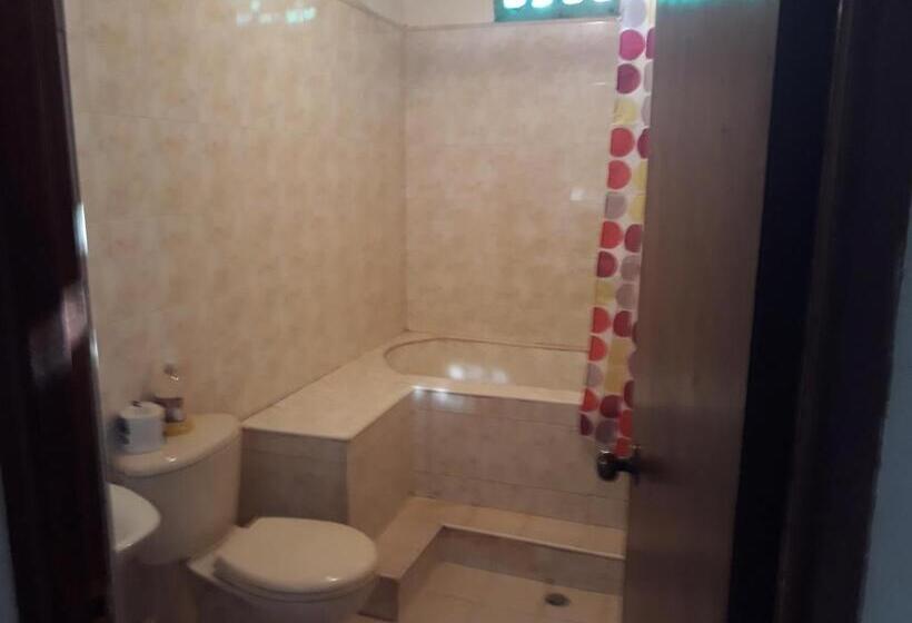 اتاق استاندارد چهار تخته, Hostel Cattleya