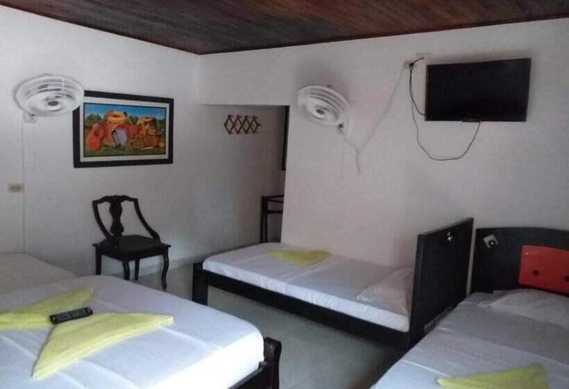 اتاق استاندارد چهار تخته, Hostel Cattleya
