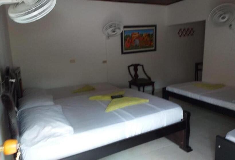 اتاق استاندارد چهار تخته, Hostel Cattleya