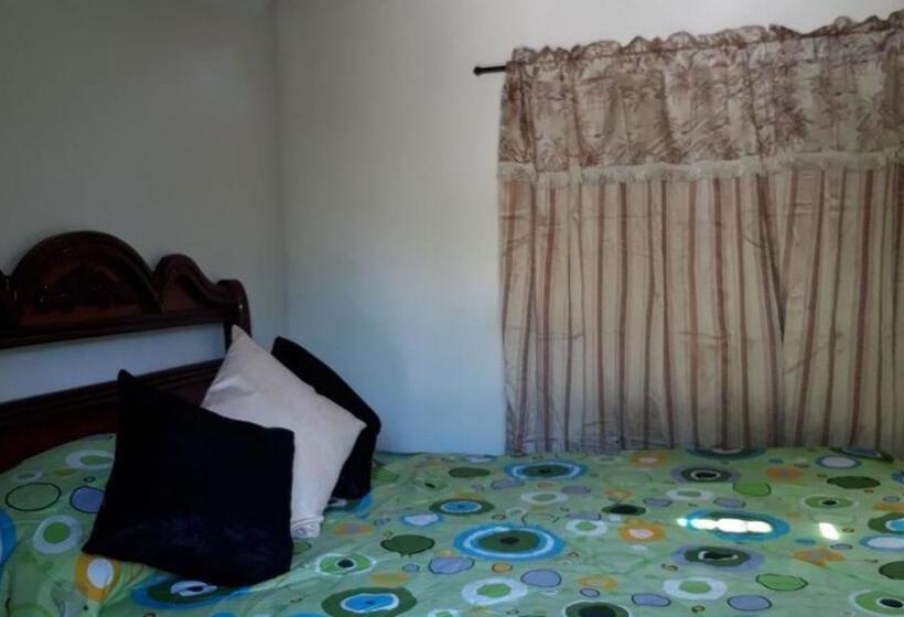 اتاق استاندارد سه نفره, Hostel Cattleya