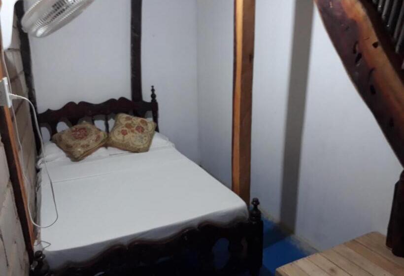 اتاق استاندارد با سرویس بهداشتی مشترک, Hostel Cattleya