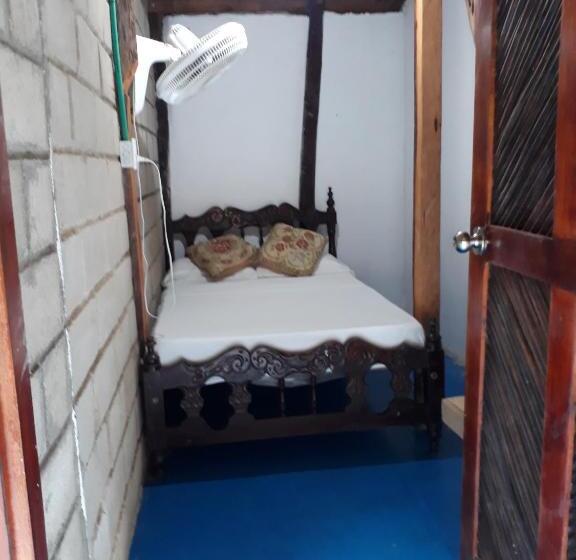 اتاق استاندارد با سرویس بهداشتی مشترک, Hostel Cattleya