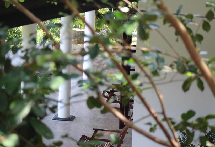 ガーデンビューファミリールーム, Kandyan Lounge