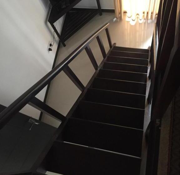 חדר משפחתי נוף לגינה, Kandyan Lounge