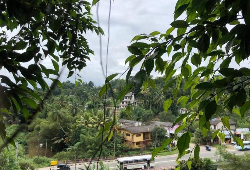 バルコニー付きデラックスルーム, Kandyan Lounge