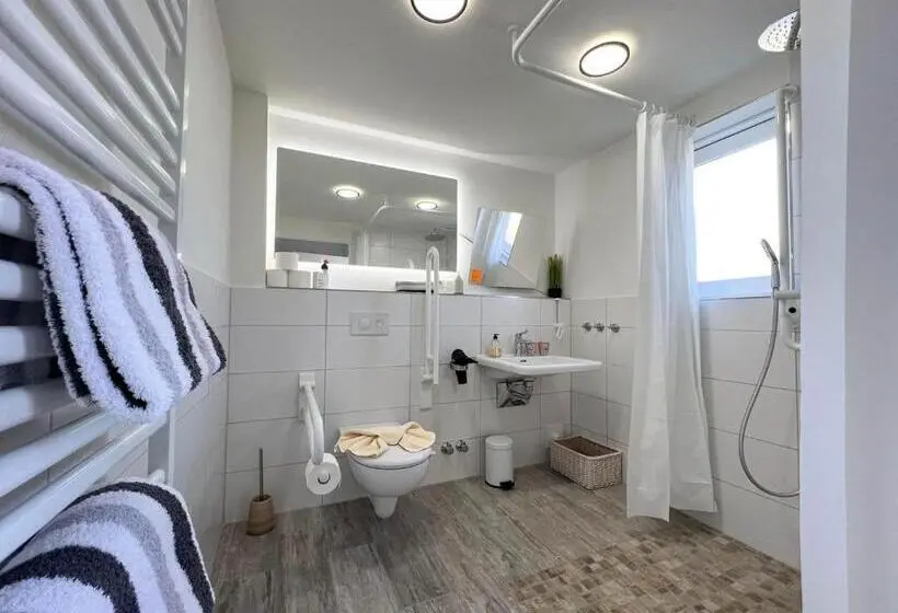 スタンダード4人部屋, Kapitaenshaus Lassen Zimmer Atlantis