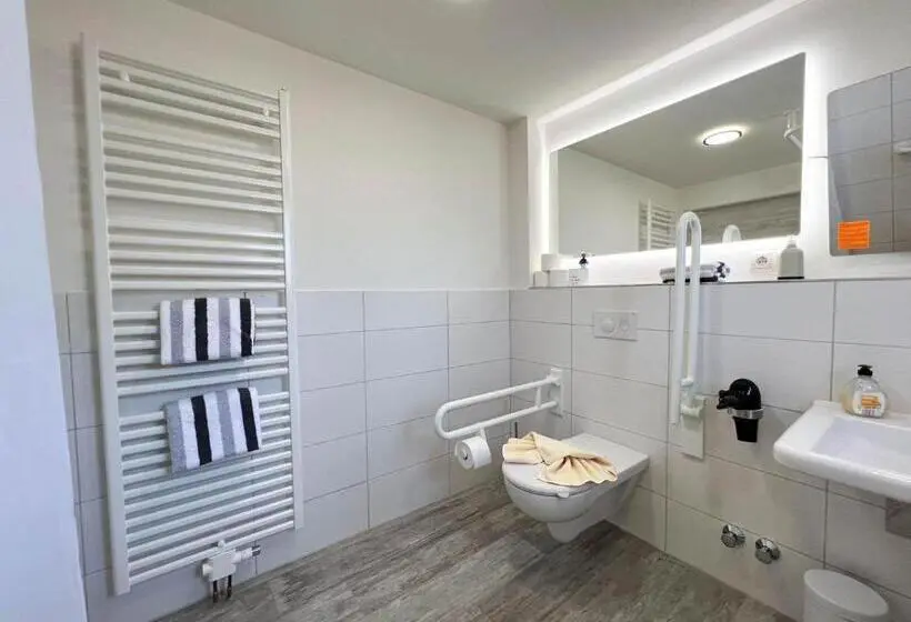 スタンダード4人部屋, Kapitaenshaus Lassen Zimmer Atlantis
