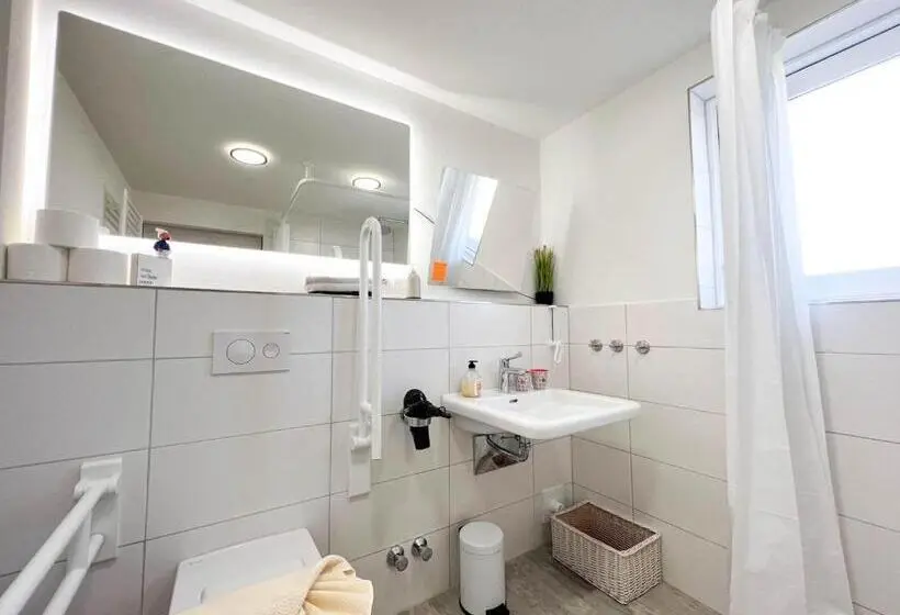 スタンダード4人部屋, Kapitaenshaus Lassen Zimmer Atlantis