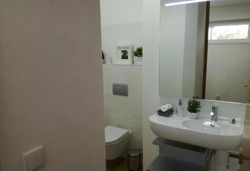 Номер Стандарт, Vitória S House