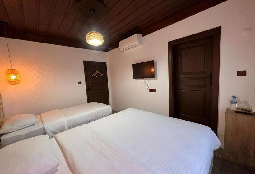 اتاق راحتی سه تخته, Albayrak Konağı Otel