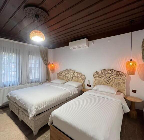 اتاق لوکس سه تخته, Albayrak Konağı Otel