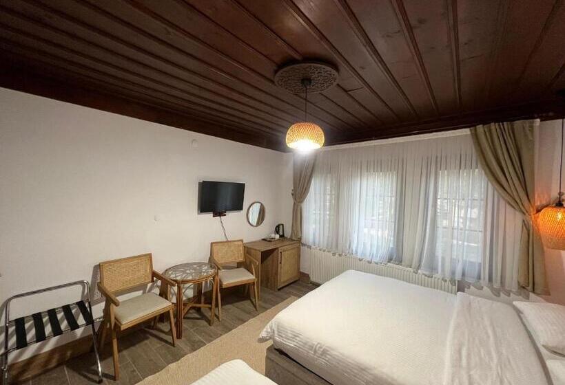 اتاق لوکس سه تخته, Albayrak Konağı Otel