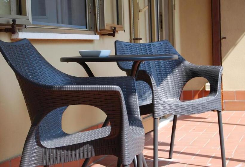 غرفة قياسية ثلاثية, Le Querce