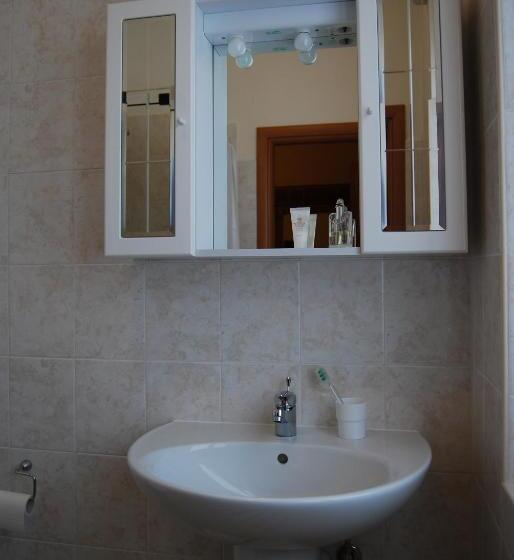 غرفة قياسية ثلاثية, Le Querce