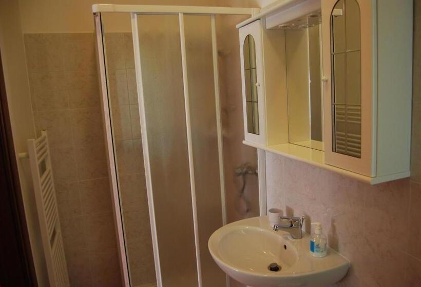 غرفة قياسية ثلاثية, Le Querce