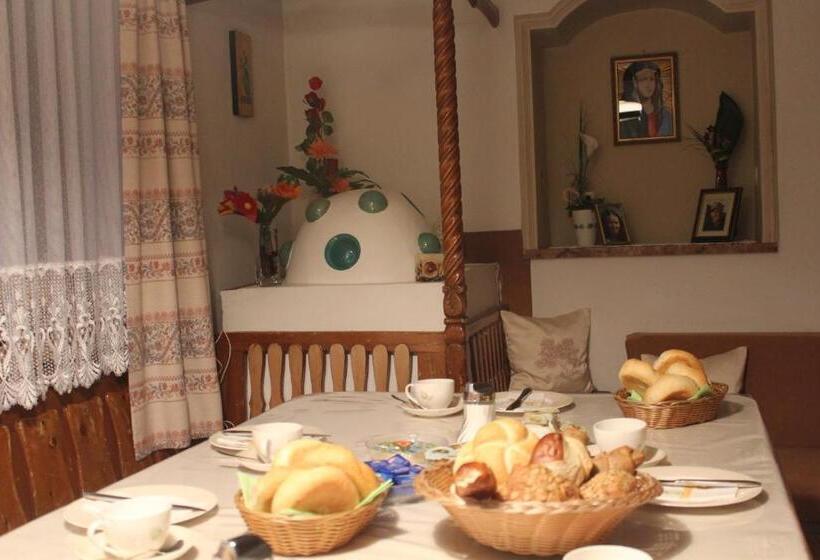 اتاق استاندارد سه تخته با سرویس بهداشتی مشترک, Sonnberg