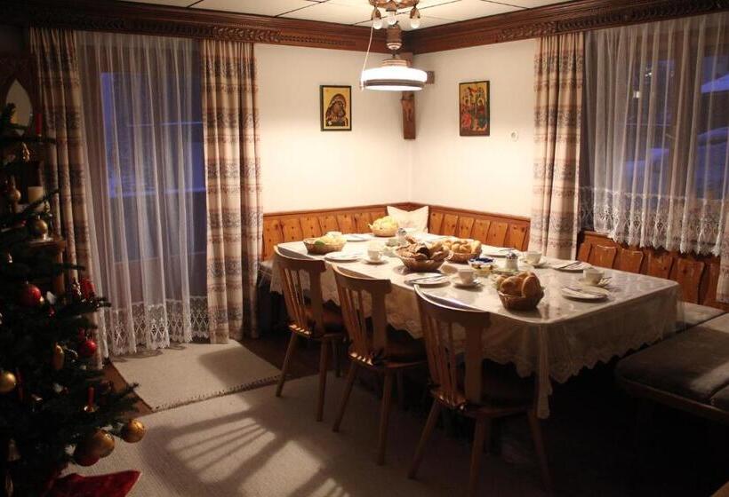 اتاق استاندارد سه تخته با سرویس بهداشتی مشترک, Sonnberg