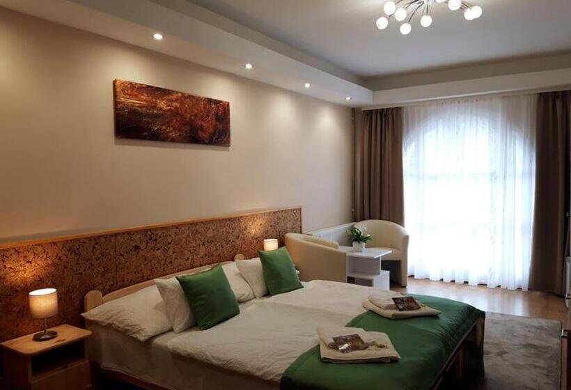 اتاق استاندارد سه نفره, Zenit Panzió