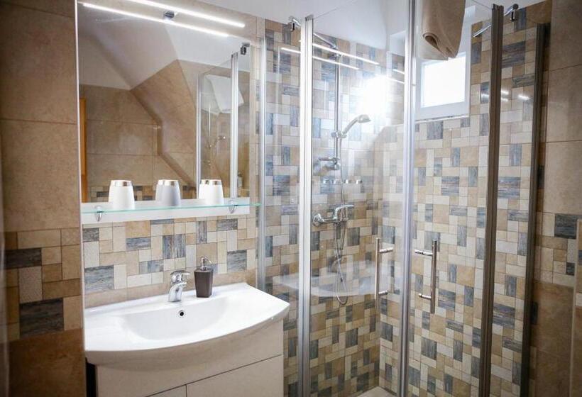 اتاق استاندارد چهار تخته, Zenit Panzió