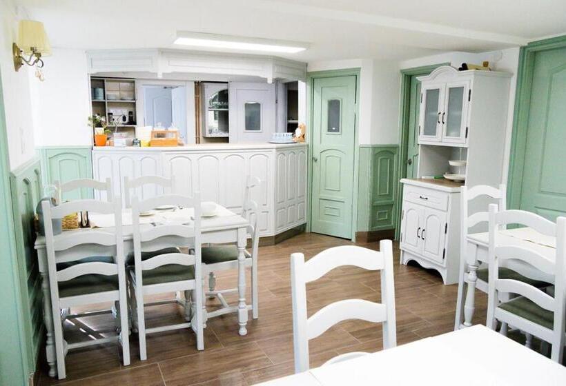 اتاق استاندارد چهار تخته, Zenit Panzió