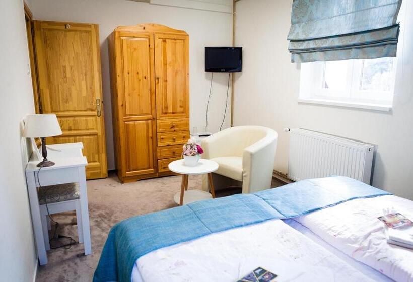 اتاق استاندارد چهار تخته, Zenit Panzió