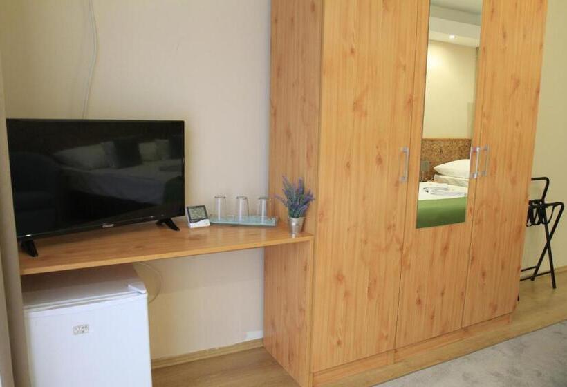 اتاق استاندارد سه نفره, Zenit Panzió