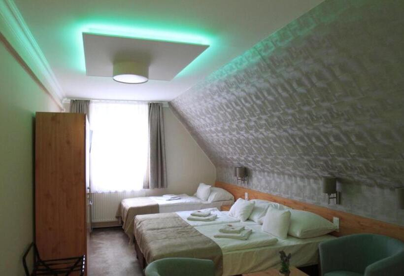 اتاق استاندارد چهار تخته, Zenit Panzió