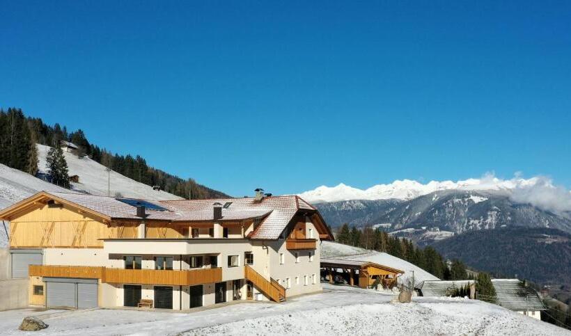 Апартаменты 1 Спальня с Видом, Almresidenz Unterrain Zum Hartl  1 Km By Car Distance Ski Slopes Kronplatz