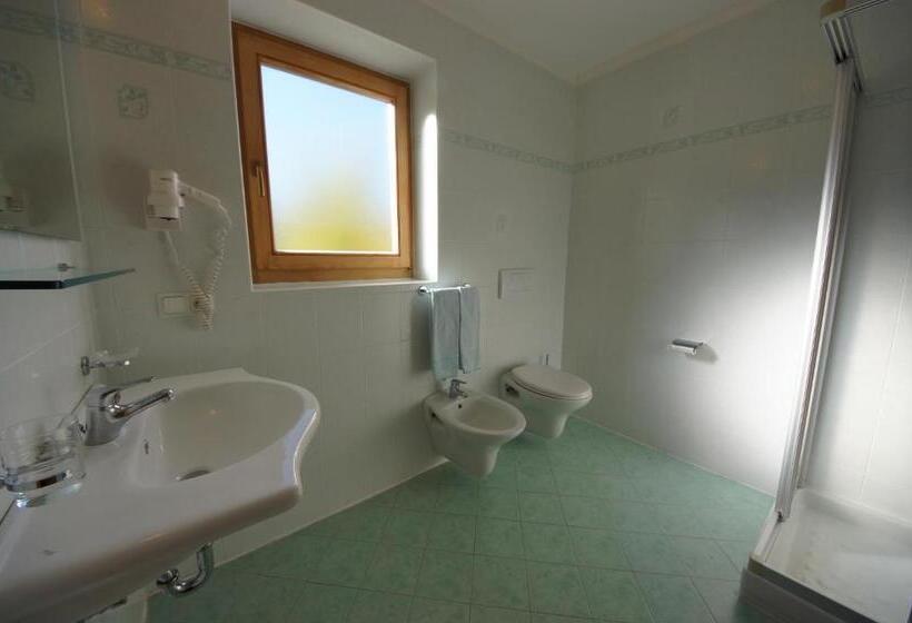 标准间带山景, Ciurnadú