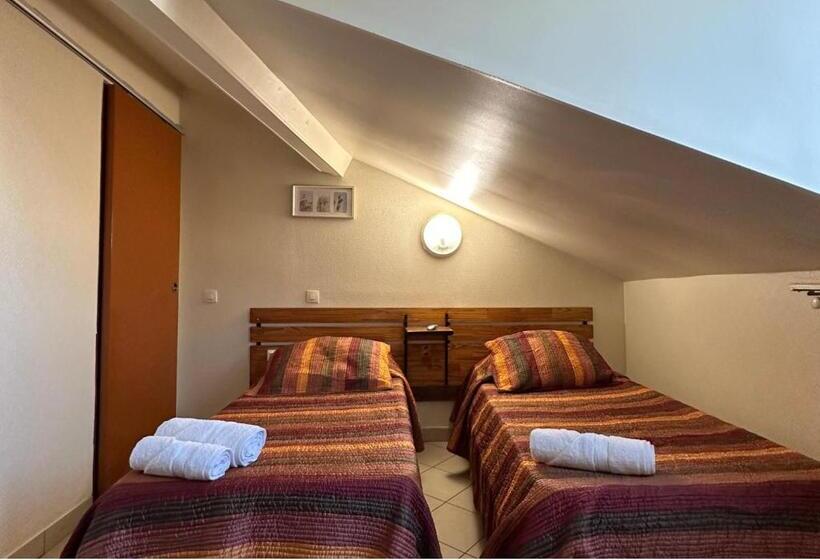 Номер Стандарт, Hôtel Victor Hugo