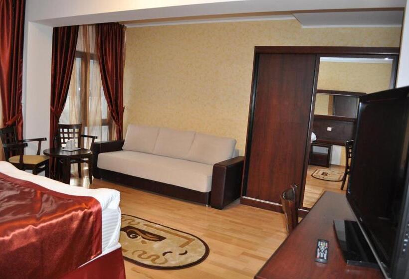 סוויטת ג'וניור, Valea Cu Pesti