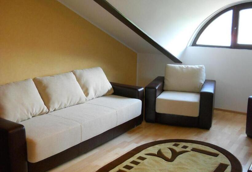 סוויטה, Valea Cu Pesti