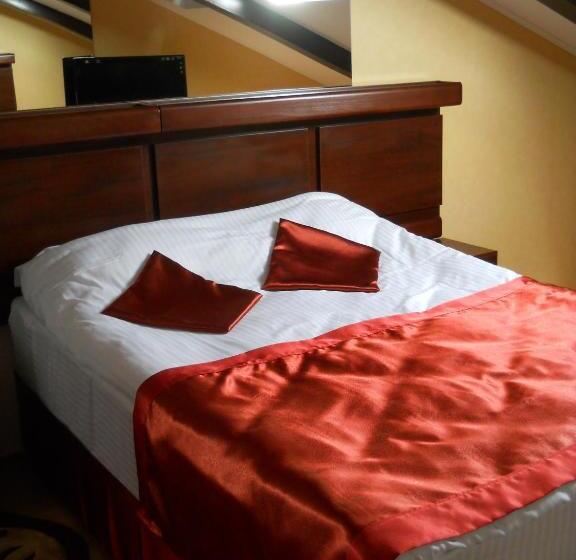 جناح, Valea Cu Pesti