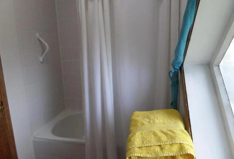 اتاق استاندارد سه نفره, Hostal Y Cabañas Villa Germana