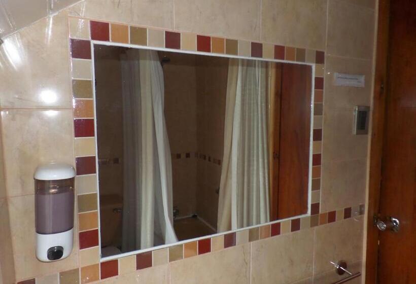 バスルーム共有のトリプルスタンダード, Hostal Y Cabañas Villa Germana